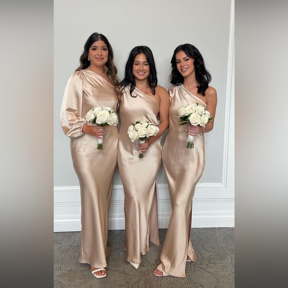 Gown - Picture 1 of 4